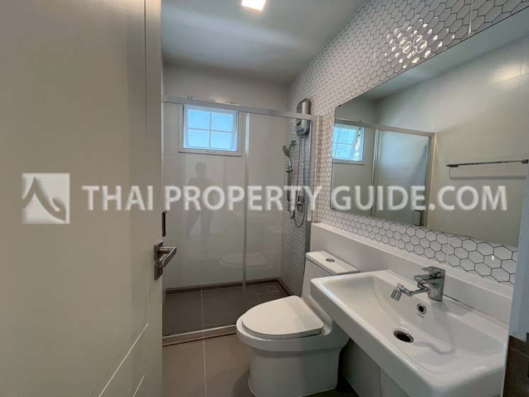 House with Shared Pool in Bangnatrad 